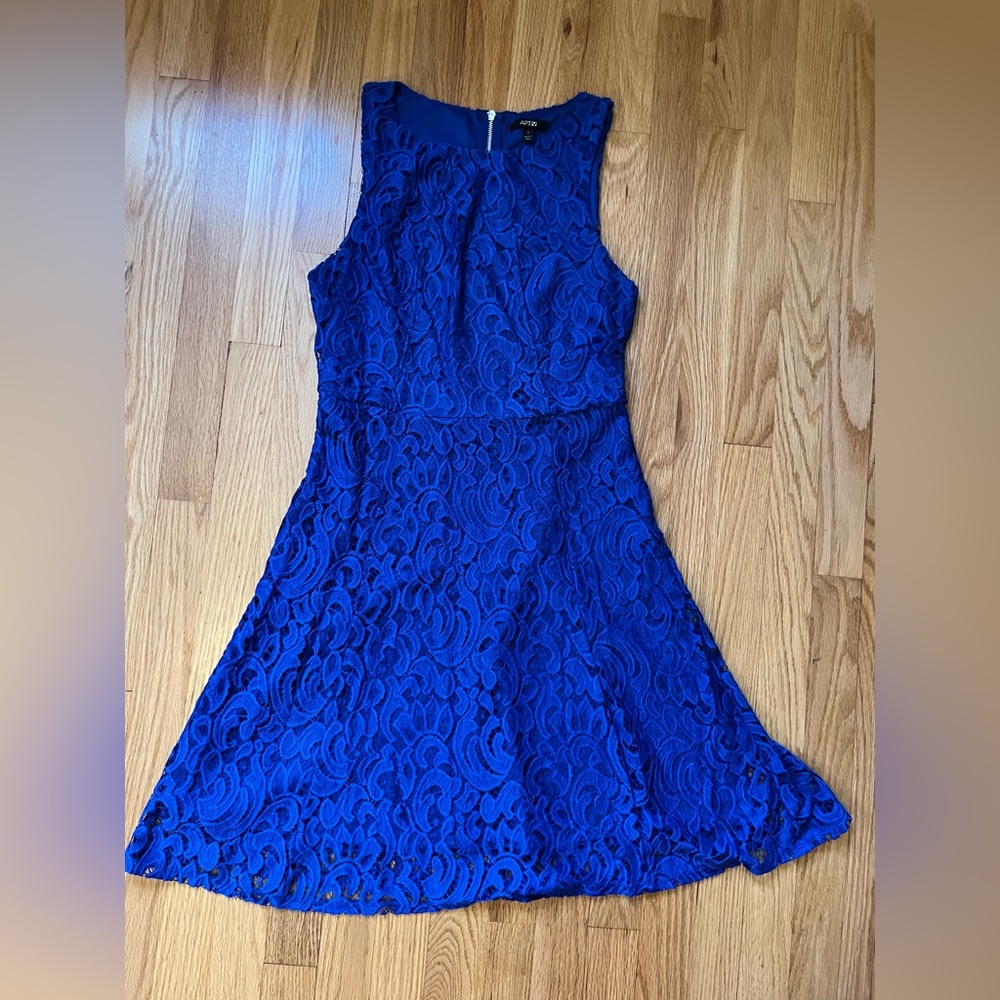Apt. 9 lace dress, size 4.